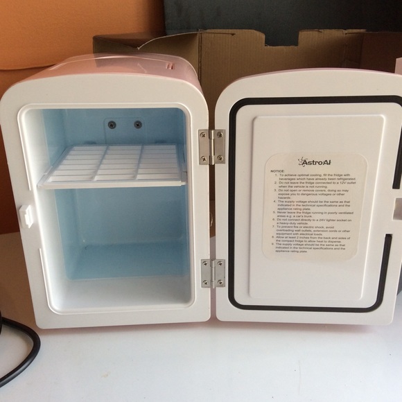 Retro Pink Portable mini fridge - Picture 4 of 8